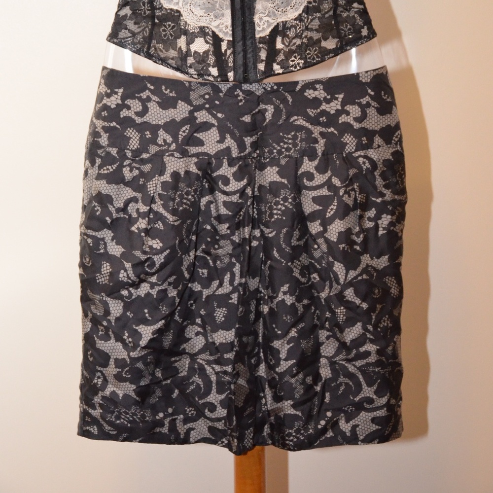 Banana 100% Silk Shell Lace Print Skirt 8
